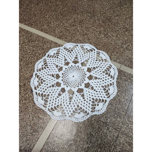 8 White Hand Crocheted Elegant Round Doilies Table Topper Mat Cottage Core - Picture 10 of 16